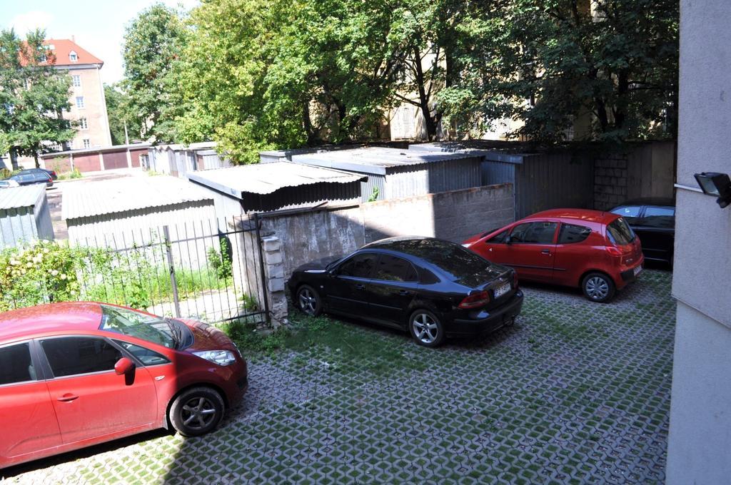 Happy House Hostel Познань Экстерьер фото